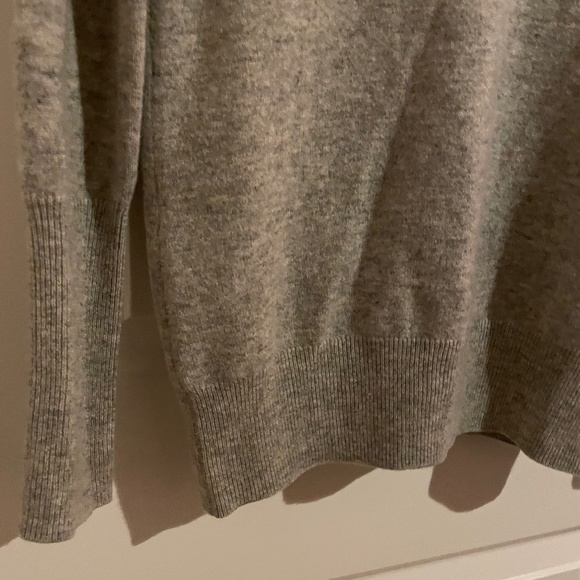 Fitted Cashmere Sweater - Picture 4 of 4